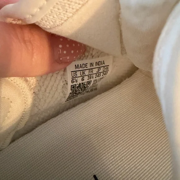 Yeezy Boost - Picture 3 of 6